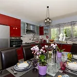 Flora * 特罗吉尔