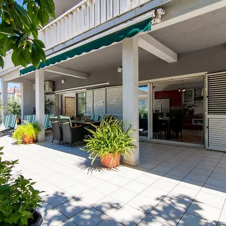 Apartment Flora Trogir