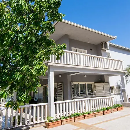 Flora Apartment Trogir