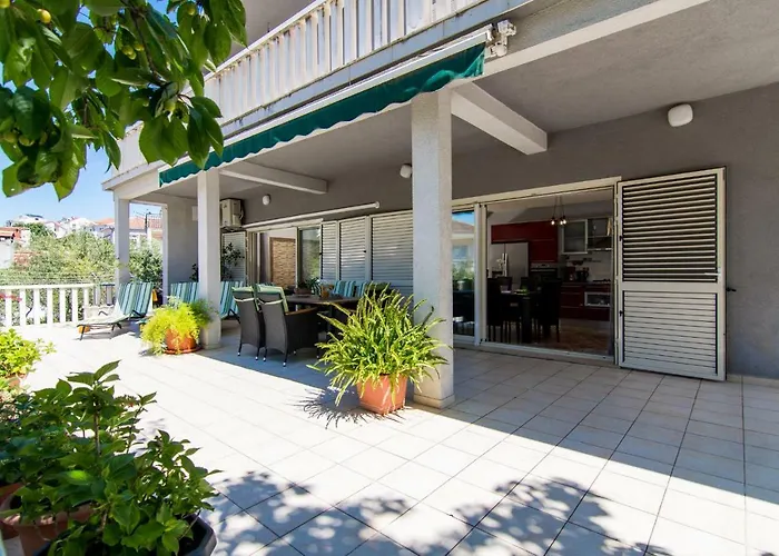 Apartment Flora Trogir